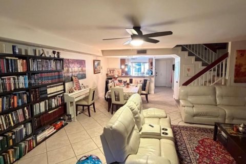 Touwnhouse à louer à North Miami Beach, Floride: 3 chambres, 147.71 m2 № 2170272 - photo 11
