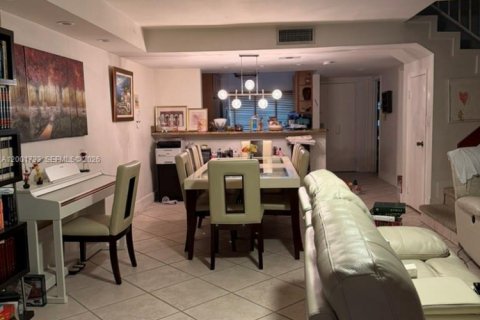 Touwnhouse à louer à North Miami Beach, Floride: 3 chambres, 147.71 m2 № 2170272 - photo 19