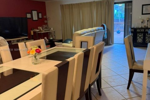 Touwnhouse à louer à North Miami Beach, Floride: 3 chambres, 147.71 m2 № 2170272 - photo 9