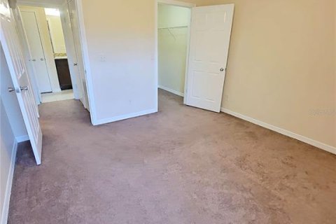Condo in Saint Petersburg, Florida, 1 bedroom  № 1915411 - photo 4