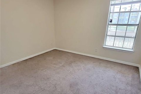 Condo in Saint Petersburg, Florida, 1 bedroom  № 1915411 - photo 3
