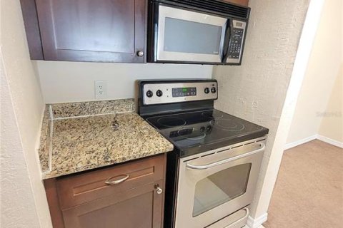 Condo in Saint Petersburg, Florida, 1 bedroom  № 1915411 - photo 17