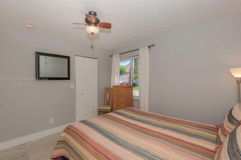 House in Dania Beach, Florida 3 bedrooms, 148.18 sq.m. № 1728898 - photo 29