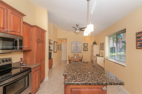 House in Dania Beach, Florida 3 bedrooms, 148.18 sq.m. № 1728898 - photo 19