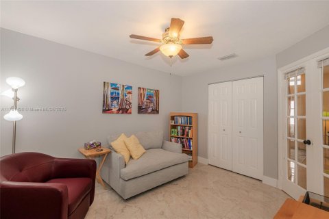 House in Dania Beach, Florida 3 bedrooms, 148.18 sq.m. № 1728898 - photo 21