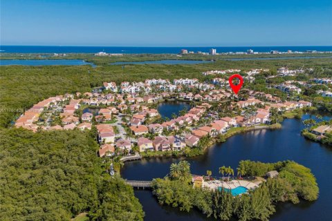 House in Dania Beach, Florida 3 bedrooms, 148.18 sq.m. № 1728898 - photo 9