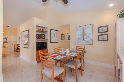 House in Dania Beach, Florida 3 bedrooms, 148.18 sq.m. № 1728898 - photo 16