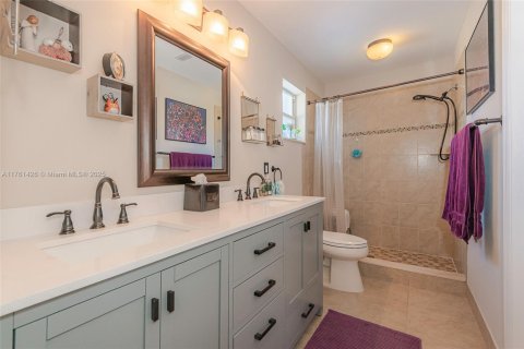 House in Dania Beach, Florida 3 bedrooms, 148.18 sq.m. № 1728898 - photo 26