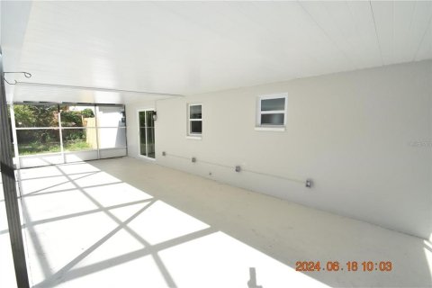 House in Spring Hill, Florida 3 bedrooms, 138.24 sq.m. № 1854063 - photo 19
