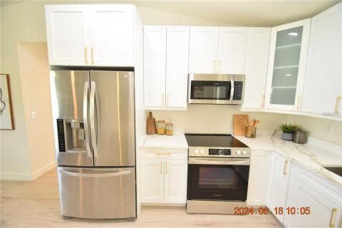 House in Spring Hill, Florida 3 bedrooms, 138.24 sq.m. № 1854063 - photo 27