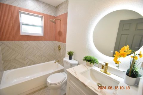 House in Spring Hill, Florida 3 bedrooms, 138.24 sq.m. № 1854063 - photo 4