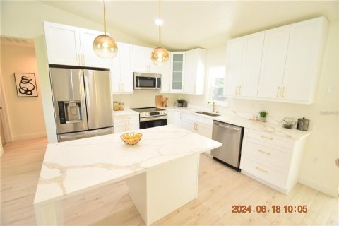 House in Spring Hill, Florida 3 bedrooms, 138.24 sq.m. № 1854063 - photo 3
