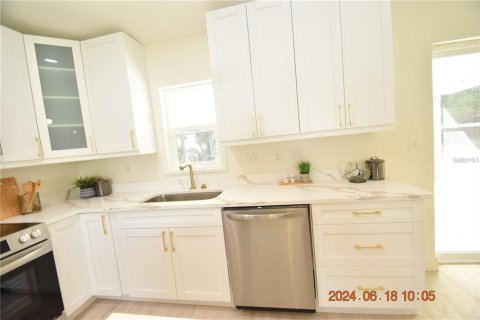 House in Spring Hill, Florida 3 bedrooms, 138.24 sq.m. № 1854063 - photo 28