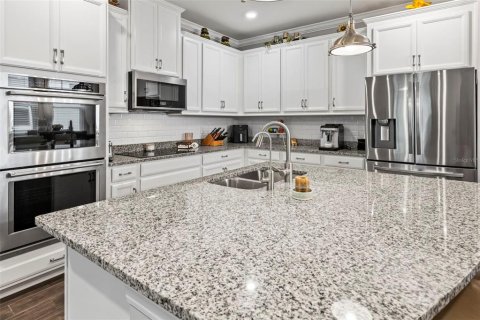 Townhouse in Tampa, Florida 3 bedrooms, 178.37 sq.m. № 2237002 - photo 15