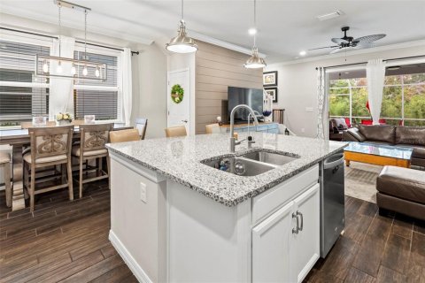 Townhouse in Tampa, Florida 3 bedrooms, 178.37 sq.m. № 2237002 - photo 13