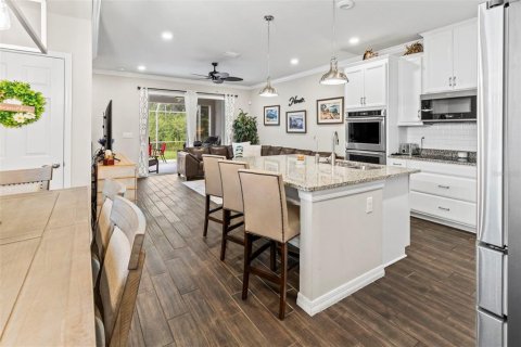 Townhouse in Tampa, Florida 3 bedrooms, 178.37 sq.m. № 2237002 - photo 12