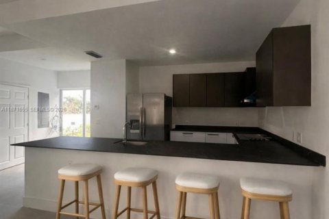 House in Fort Lauderdale, Florida 3 bedrooms № 2194793 - photo 3