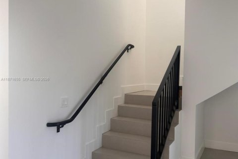 House in Fort Lauderdale, Florida 3 bedrooms № 2194793 - photo 8