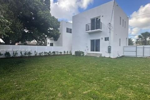 House in Fort Lauderdale, Florida 3 bedrooms № 2194793 - photo 11