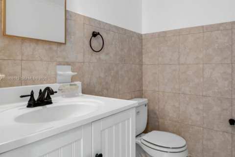 Condo in Hallandale Beach, Florida, 1 bedroom № 2026090 - photo 27