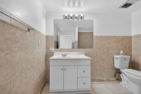 Condo in Hallandale Beach, Florida, 1 bedroom № 2026090 - photo 22