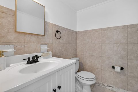 Condo in Hallandale Beach, Florida, 1 bedroom № 2026090 - photo 26