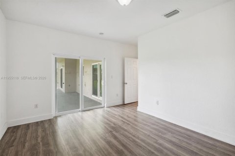 Villa ou maison à louer à Miami, Floride: 4 chambres, 151.71 m2 № 2010961 - photo 16