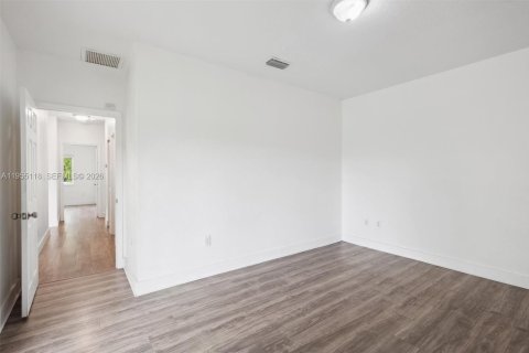Villa ou maison à louer à Miami, Floride: 4 chambres, 151.71 m2 № 2010961 - photo 27