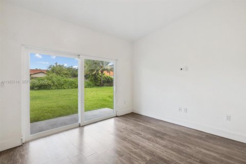 Villa ou maison à louer à Miami, Floride: 4 chambres, 151.71 m2 № 2010961 - photo 7