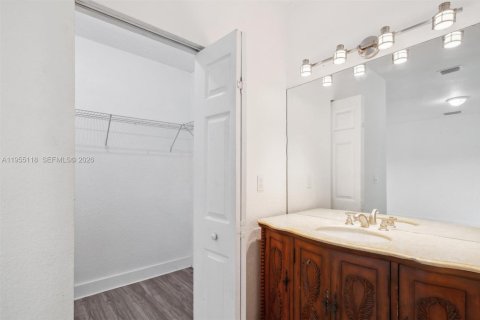 Villa ou maison à louer à Miami, Floride: 4 chambres, 151.71 m2 № 2010961 - photo 19