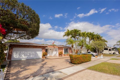 Дом в Санрайз, Флорида 3 спальни, 159.14м2 № 2038589