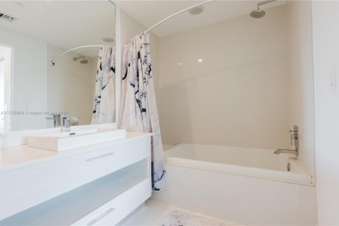 Condominio en venta en Miami, Florida, 1 dormitorio, 76.74 m2 № 1492206 - foto 17