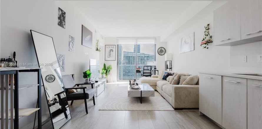 Condominio en Miami, Florida, 1 dormitorio  № 1492206