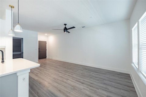 Apartamento en alquiler en Sarasota, Florida, 1 dormitorio, 93.37 m2 № 1551759 - foto 9