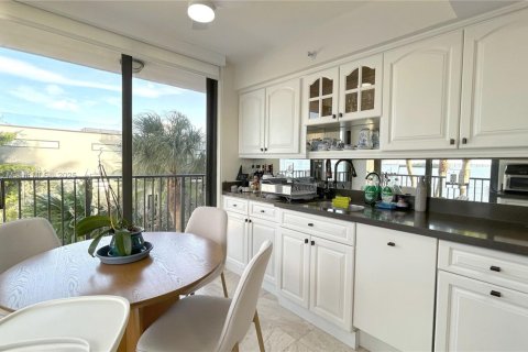 Condo in Miami, Florida, 2 bedrooms  № 1878004 - photo 8