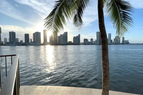Condo in Miami, Florida, 2 bedrooms  № 1878004 - photo 21