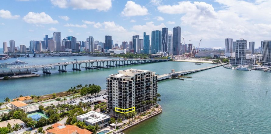 Condo in Miami, Florida, 2 bedrooms  № 1878004