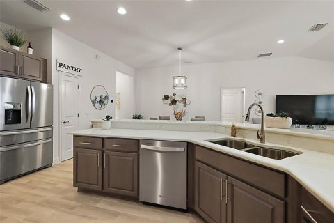 House in Oxford, Florida 3 bedrooms, 153.57 sq.m. № 1812835 - photo 8
