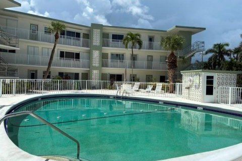 Condo in Riviera Beach, Florida, 1 bedroom № 2351187 - photo 14