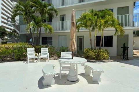 Condo in Riviera Beach, Florida, 1 bedroom № 2351187 - photo 13