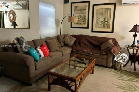 Condo in Riviera Beach, Florida, 1 bedroom № 2351187 - photo 3