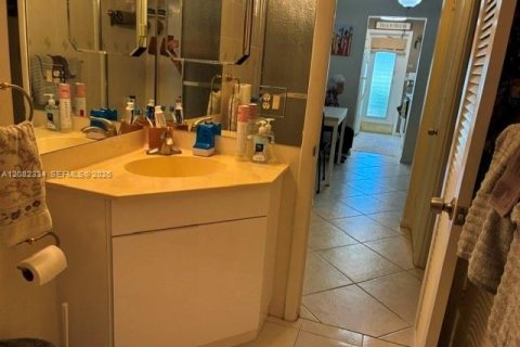 Condo in Riviera Beach, Florida, 1 bedroom № 2351187 - photo 9