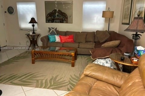Condo in Riviera Beach, Florida, 1 bedroom № 2351187 - photo 4
