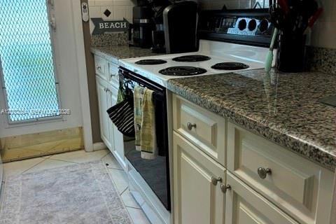 Condo in Riviera Beach, Florida, 1 bedroom № 2351187 - photo 6