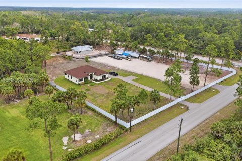 House in Naples, Florida 3 bedrooms № 2057352 - photo 10