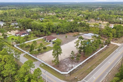 House in Naples, Florida 3 bedrooms № 2057352 - photo 12