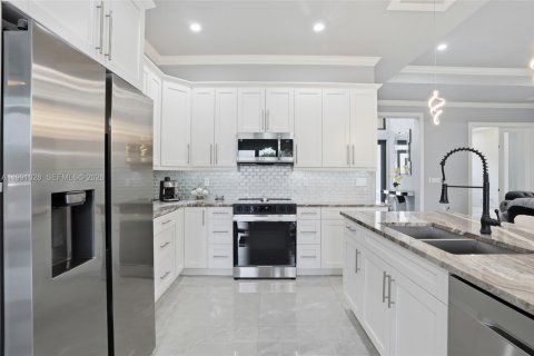 House in Naples, Florida 3 bedrooms № 2057352 - photo 28