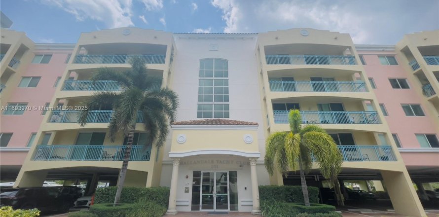 Condo in Hallandale Beach, Florida, 2 bedrooms № 1945701