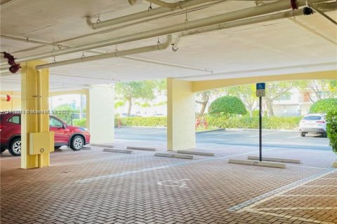 Copropriété à vendre à Hallandale Beach, Floride: 2 chambres, 106.84 m2 № 1945701 - photo 20