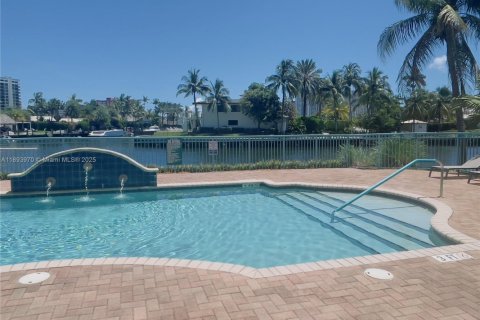Copropriété à vendre à Hallandale Beach, Floride: 2 chambres, 106.84 m2 № 1945701 - photo 19